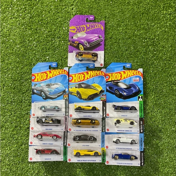 Hot Wheels Other - Hot Wheels 13 Assorted Race Cars Bundle Pack